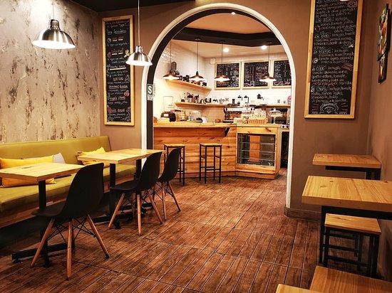 Cafe de Charly